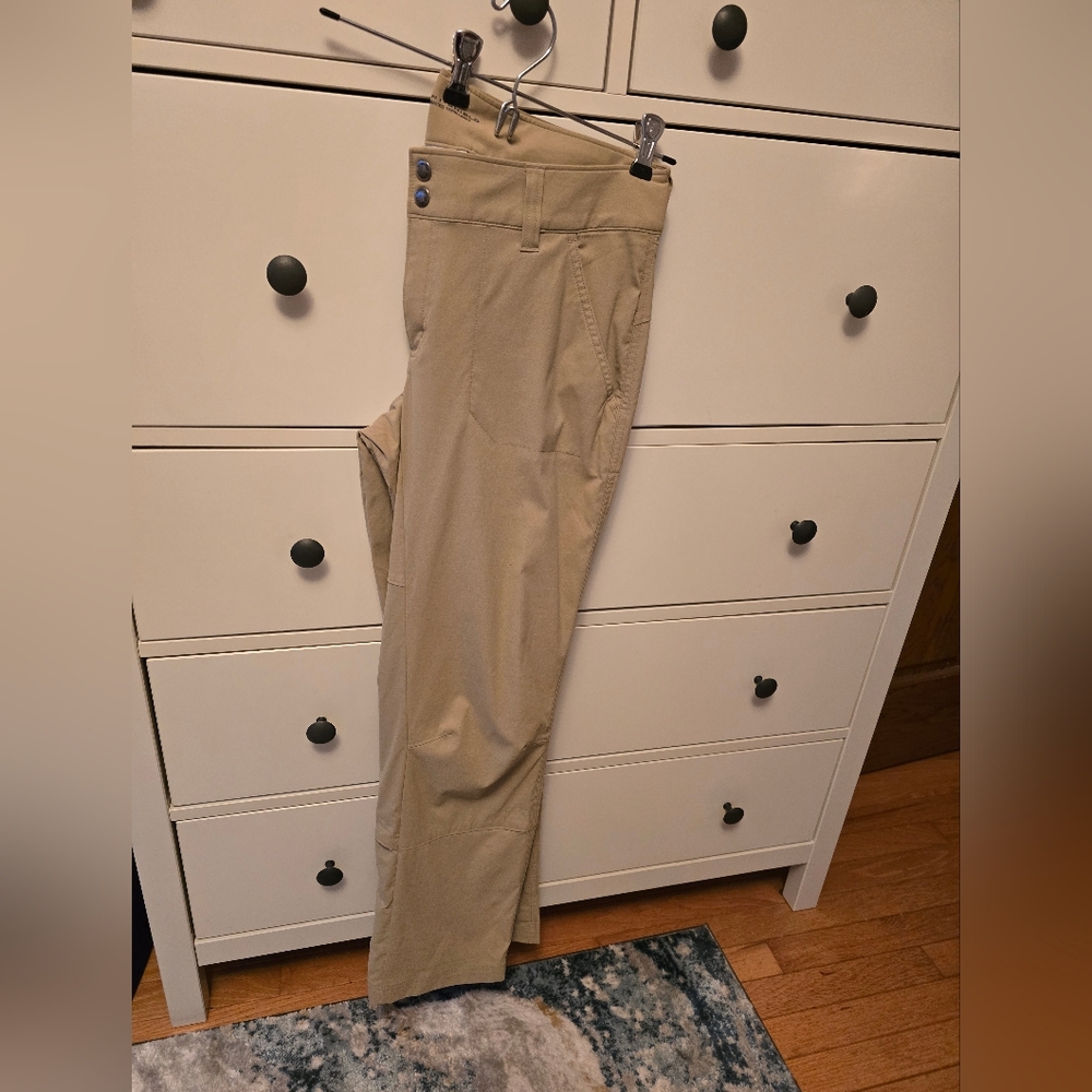 Columbia Women's Khaki Straight Leg Pants